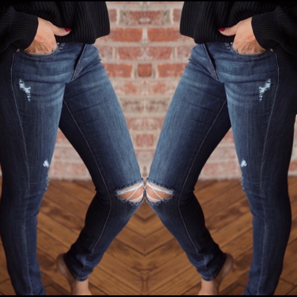SZ:1 Last Pair Dark Wash Distressed Skinny Jeans